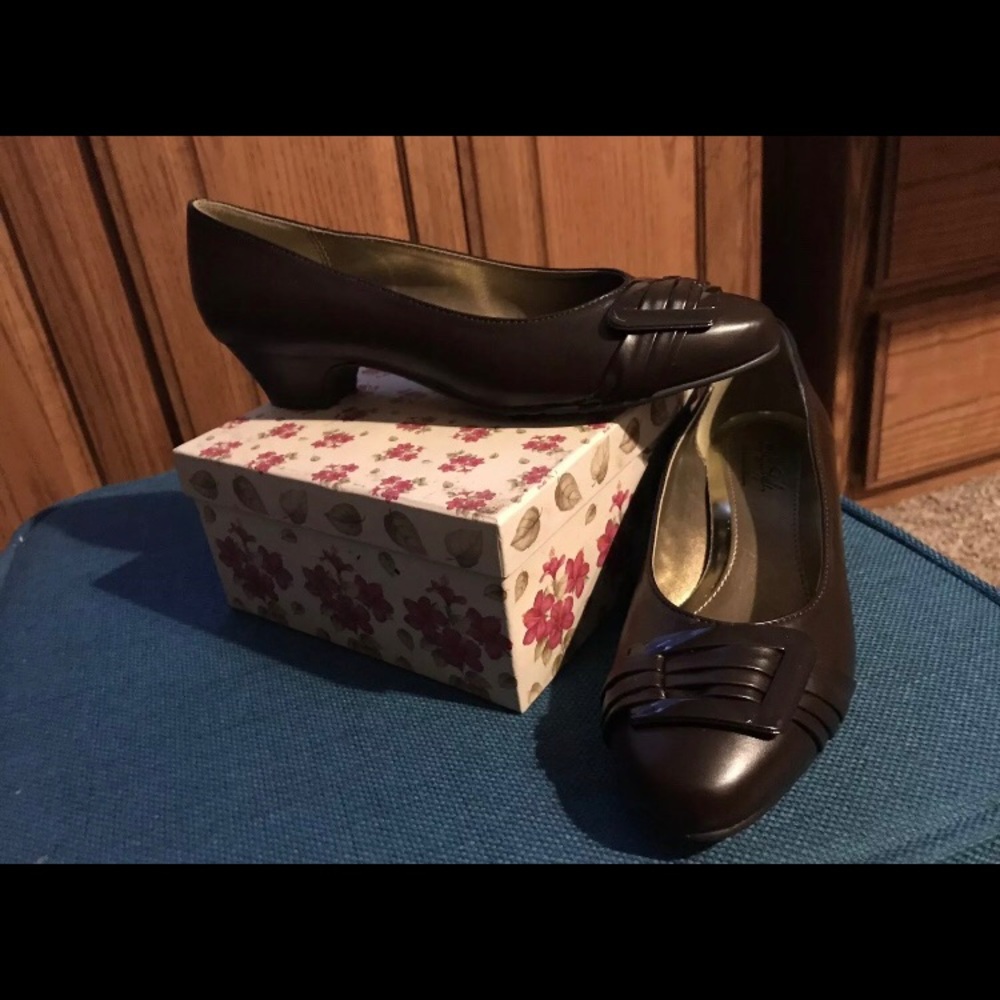 Soft Style Hush Puppies Brown Pumps Shoe 7 M